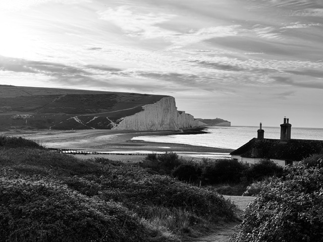 Seven Sisters Cliff Collapse Risk Explained: Why the Edge Is More Dangerous Than It Looks — Seven Sisters, East Sussex